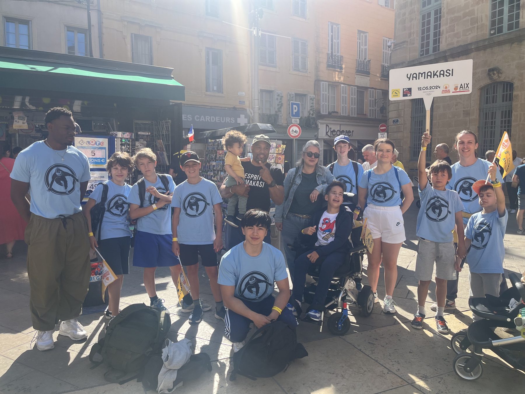 Le groupe de l'académie réuni dans le centre d'Aix-en-Provence