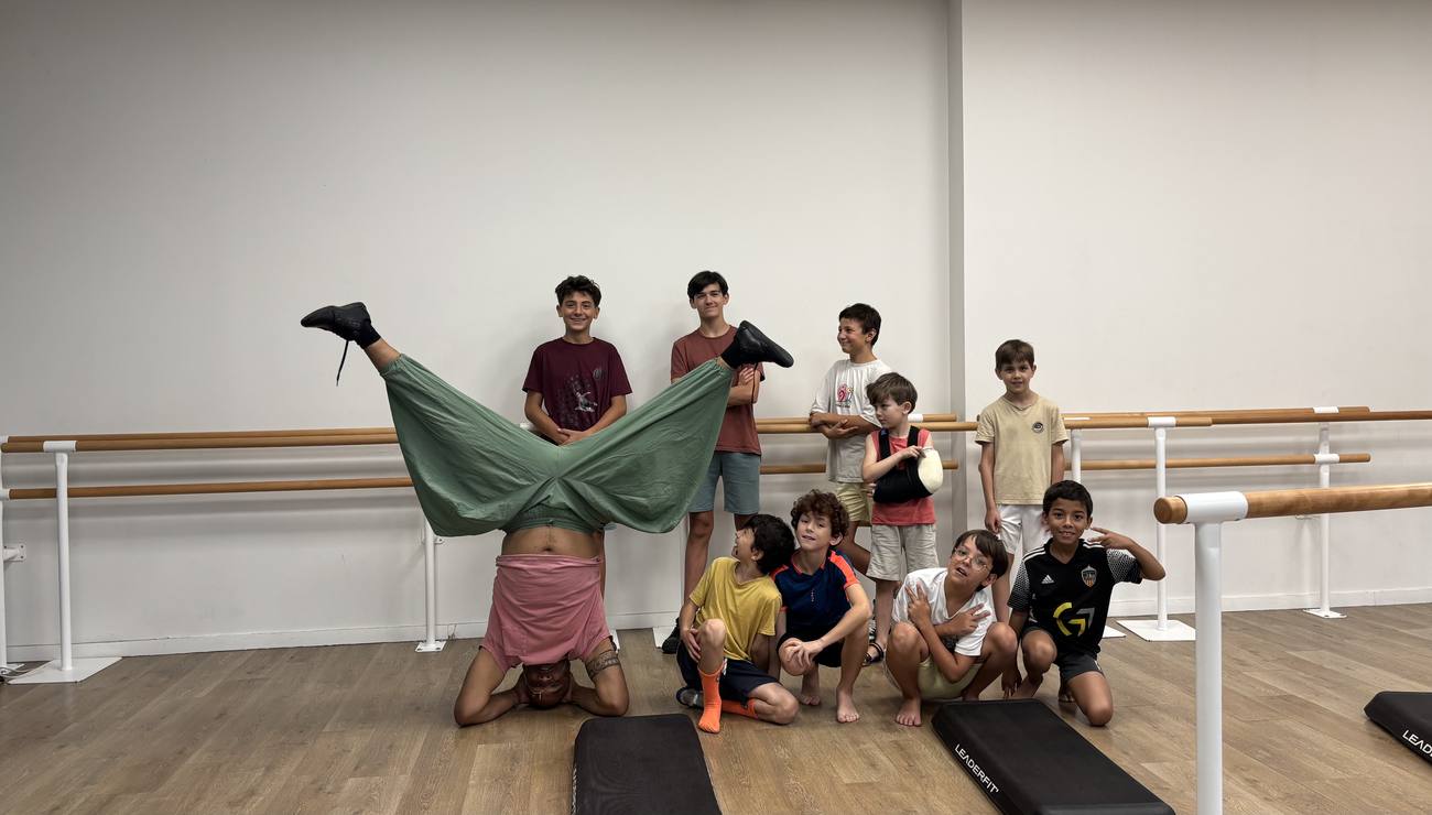 Séance collective dans la salle de l'académie